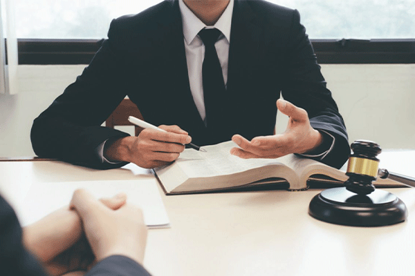 وکیل حقوقی کوروش امینیان