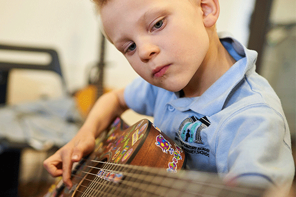 کلاس های موسیقی خانم لعبت نورده Ms Lobat Nourdeh Music Classes