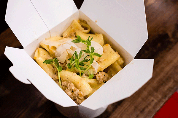رستوران بیرون بر قافیه های ماکارونیPasta RhymesTakeaway Restaurant