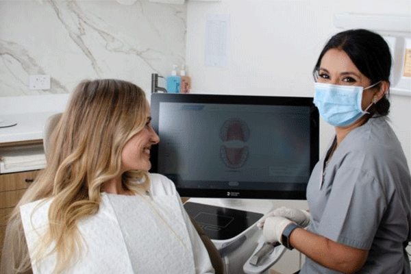 دندانپزشک دکتر روشنک امرین Dr. Roshanak Amrein Dentist