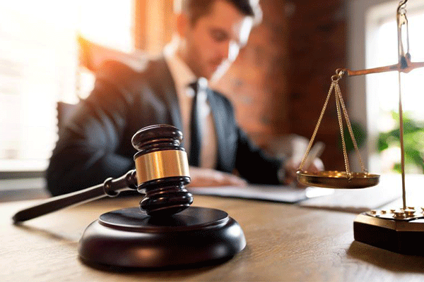 وکیل ایرانی متیو عربشاهی
