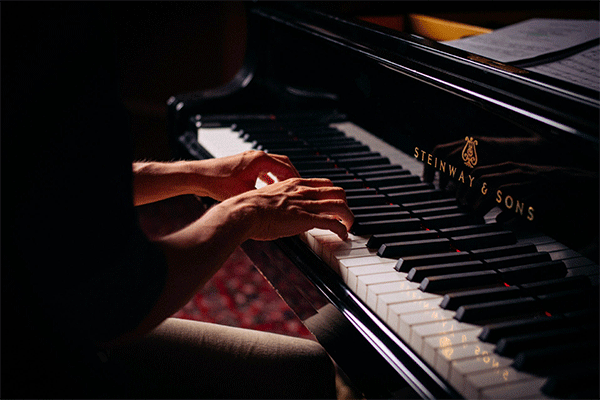 آموزش پیانو piano teacher