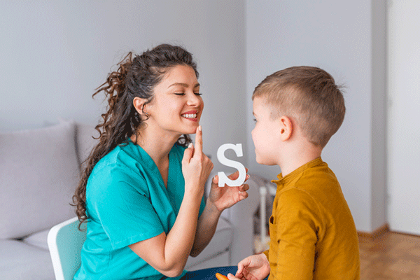 گفتار درمانی speech therapy