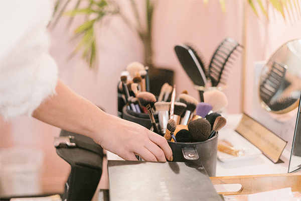 خدمات پوستی و آرایشی مینا Minas cosmetics