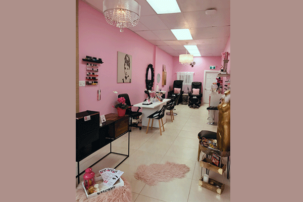 سالن ناخن لمس جادویی الی Elly's Magic Touch Nail Salon
