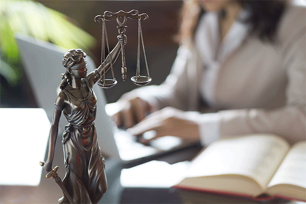 وکیل خانم الهام اکبری