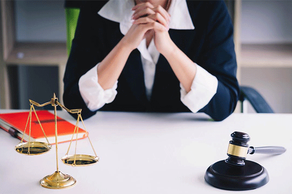 وکیل خانم مهرنوش اکنونی