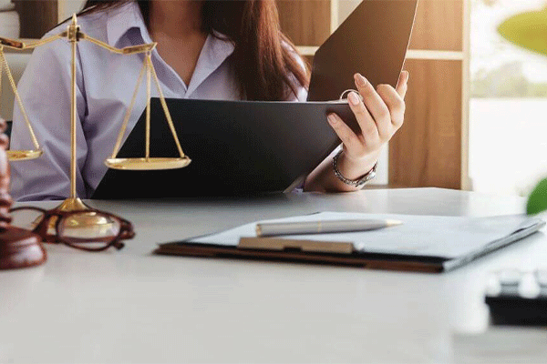 وکیل خانم انسیه بیات Mrs. Ensieh Bayat Lawyer