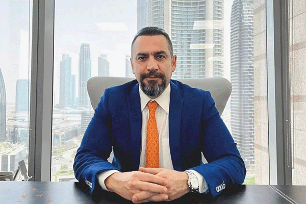 اقای بابک حجت وکیل تجارت و کسب و کار و خدمات حقوقی Mr. Babak Hojjat Business LawyerLegal&Service Lawyer