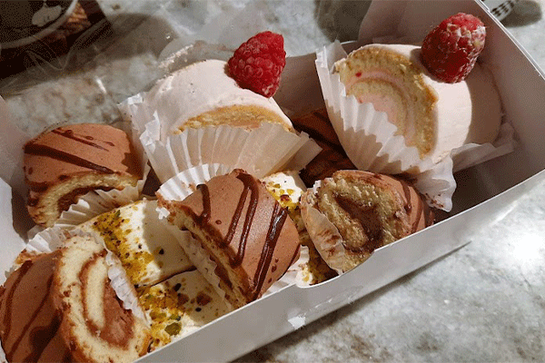 شیرینی فروشی پسته  Pesteh Bakery