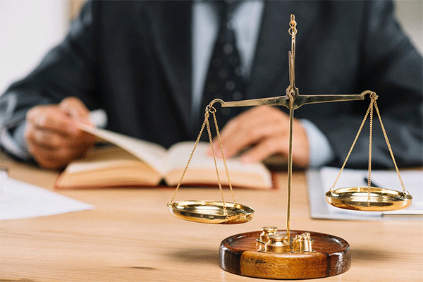 وکیل خدمات حقوقی آرش سپنتا