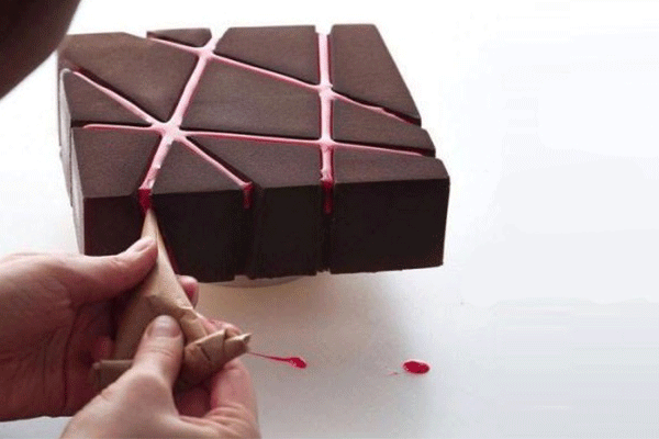 ثریا وطن‌دوست سرآشپز و کیک آرتیست Chef & Cake Artist